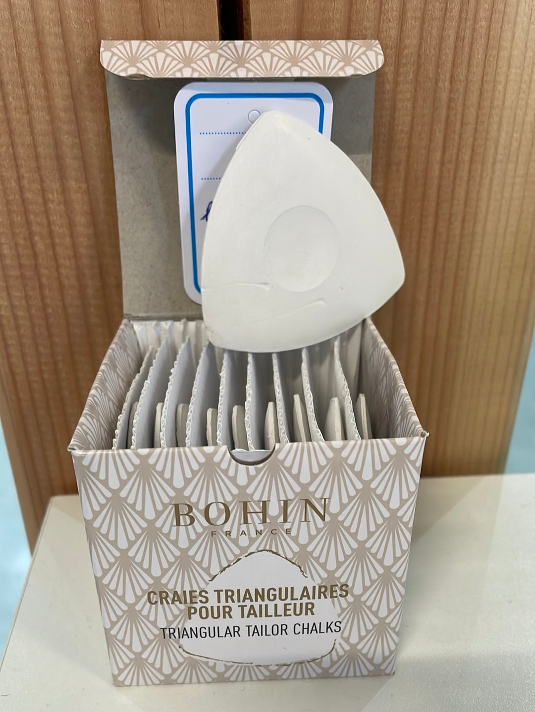 Craie tailleur triangulaire col blanc